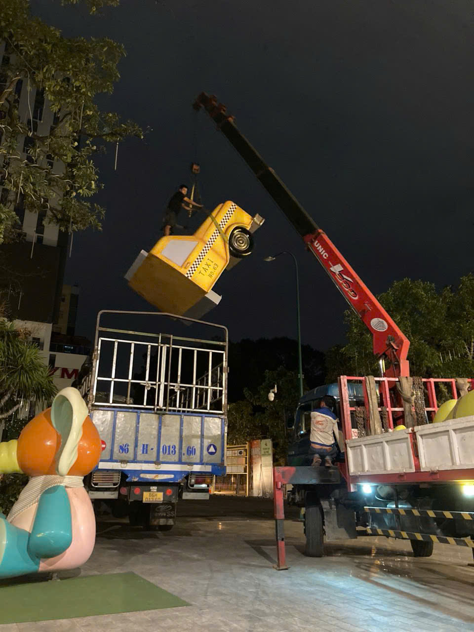 Dịch vụ cẩu đồ lên cao Bình Dương