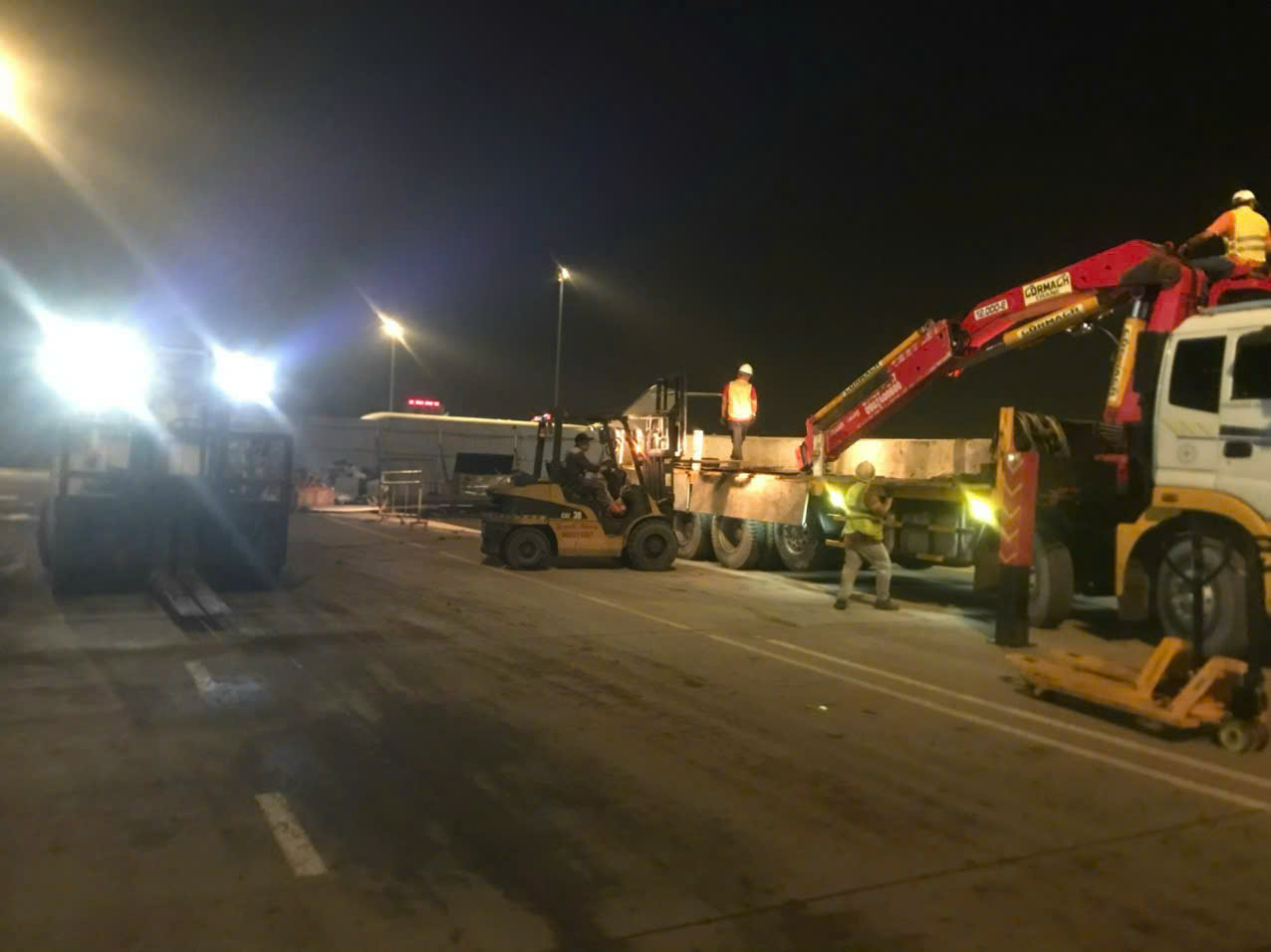 Cẩu hàng quá khổ quá tải Bến Cát